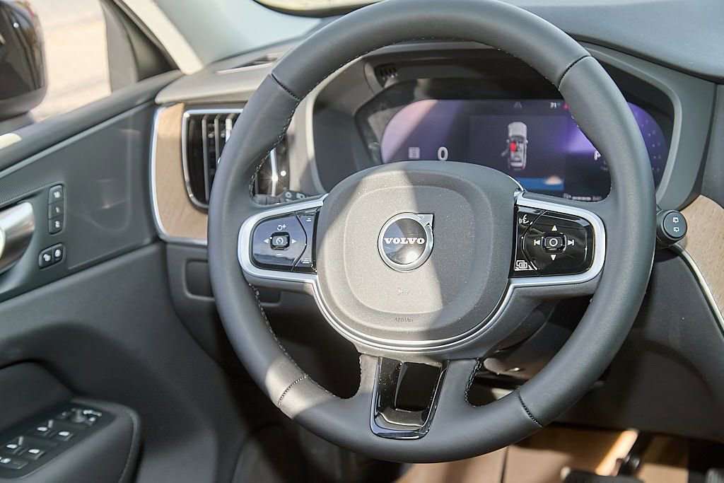 New 2026 Volvo XC60 B5 Plus w/ Protection Package Premier image 24