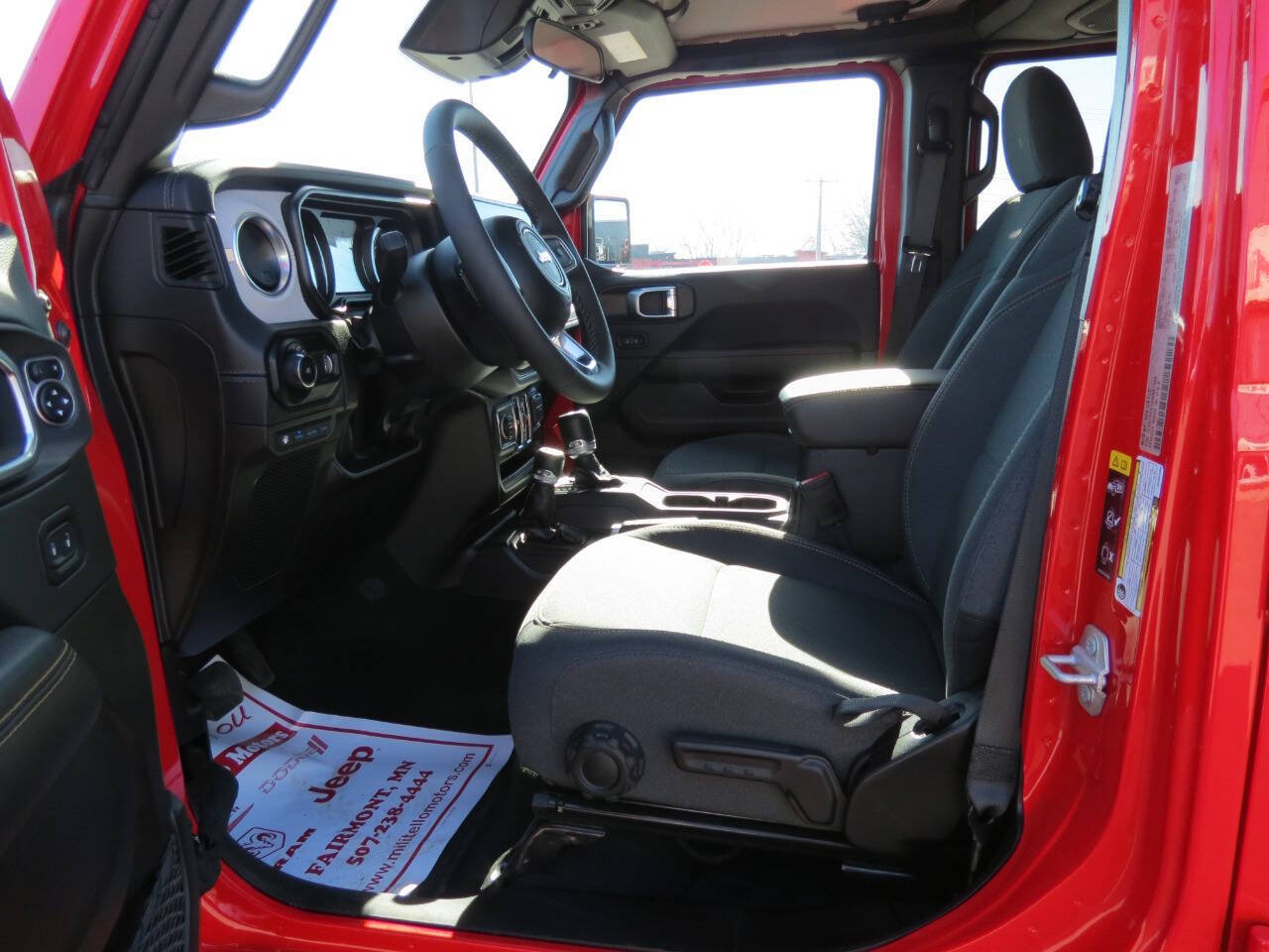Used 2025 Jeep Wrangler Unlimited Sahara AWD/4WD image 7