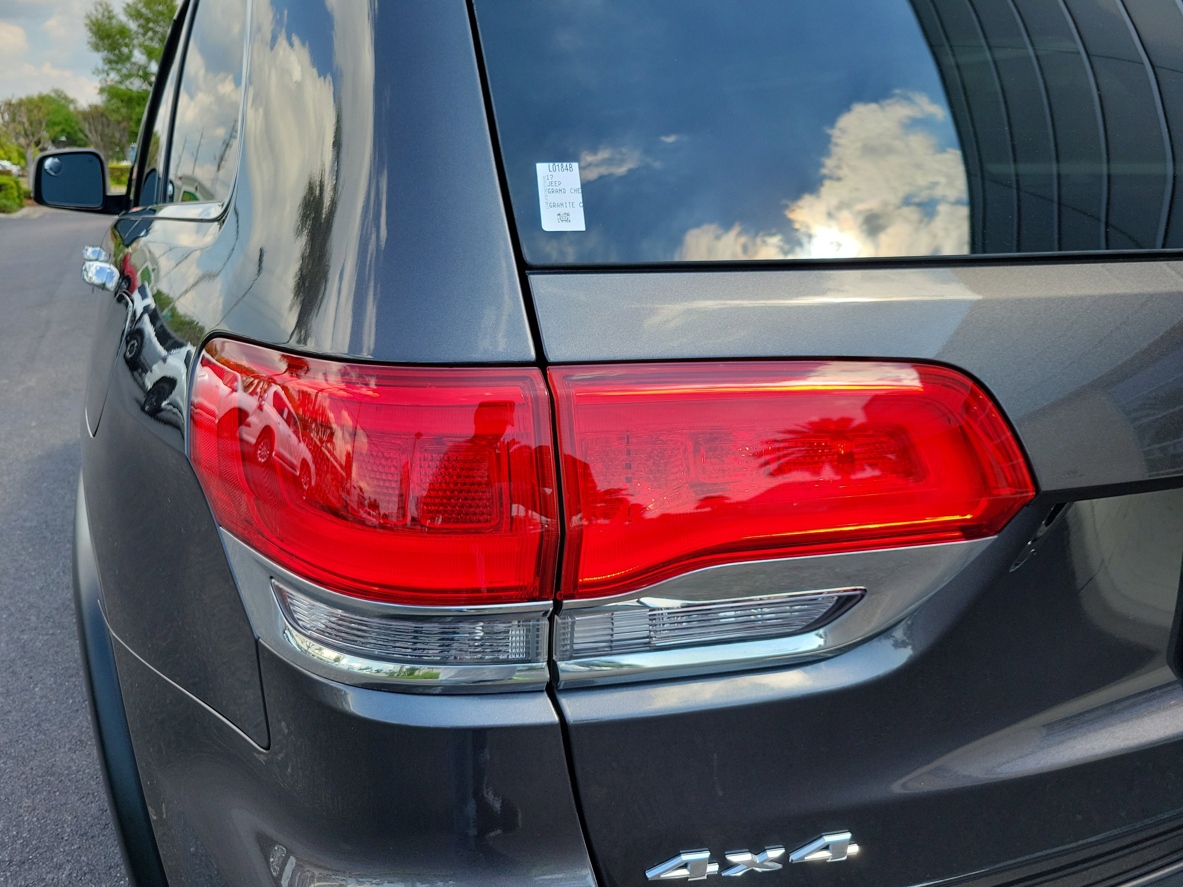 Used 2017 Jeep Grand Cherokee Limited AWD/4WD image 10
