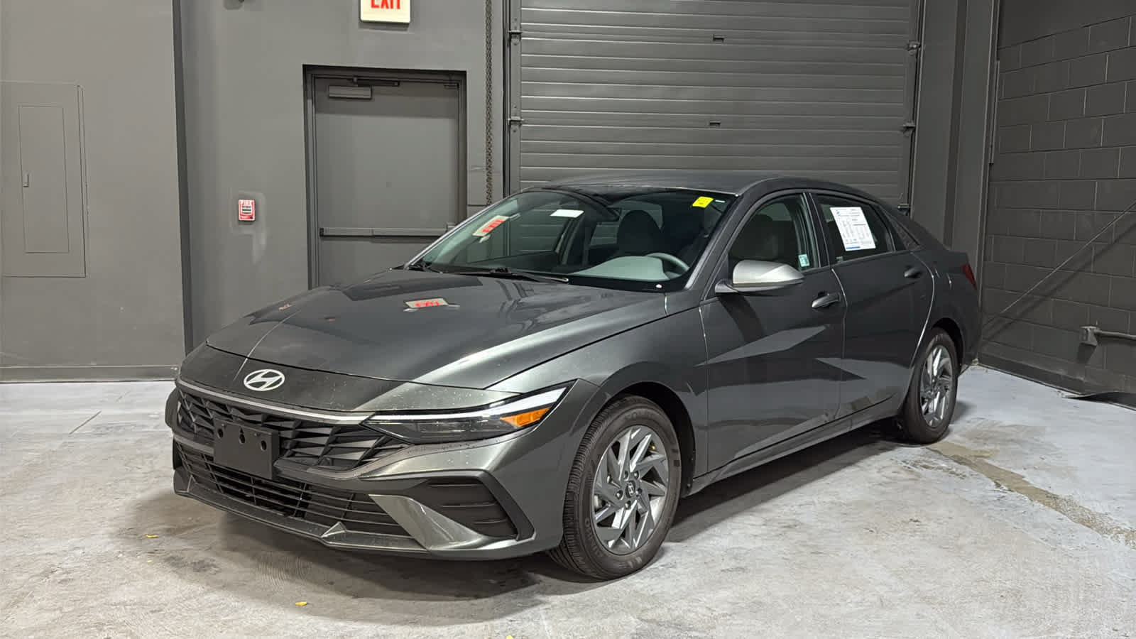 Used 2025 Hyundai Elantra Hybrid FWD image 3
