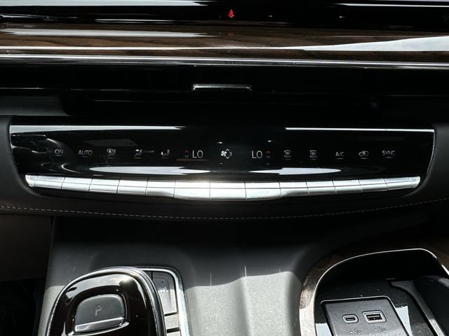 Certified 2024 Cadillac Escalade ESV Premium Luxury Platinum AWD/4WD image 27