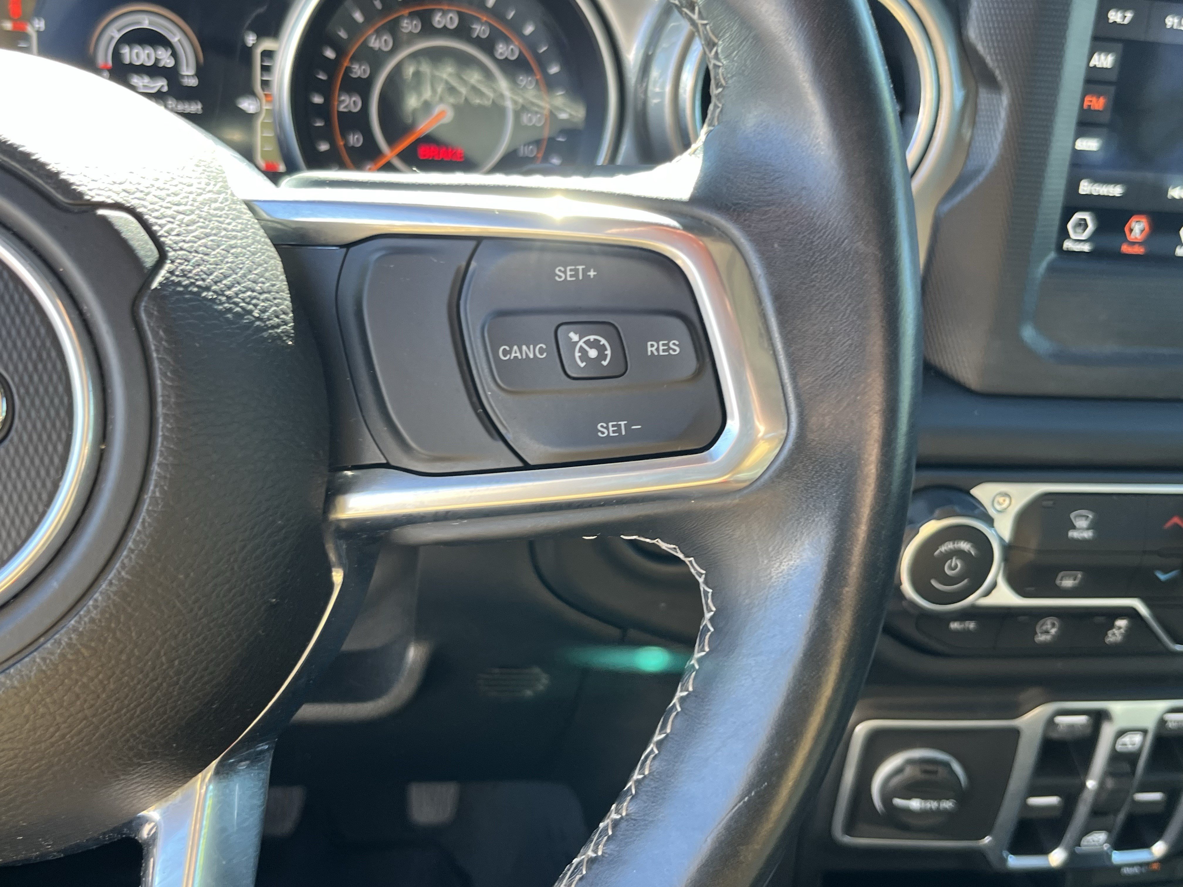 Used 2018 Jeep Wrangler Unlimited Sahara w/ LED Lighting Group AWD/4WD image 23