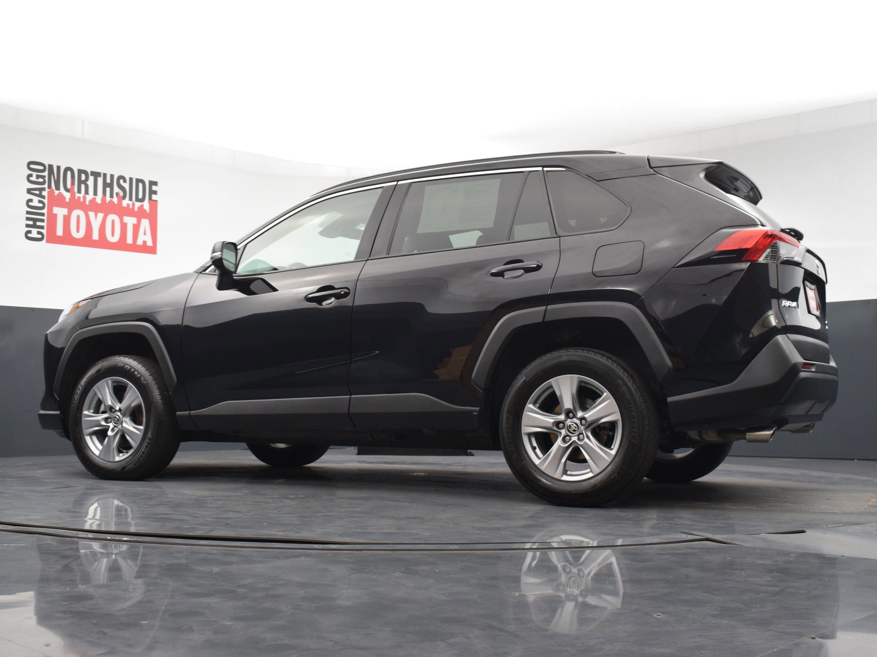 Used 2022 Toyota RAV4 XLE AWD/4WD image 25