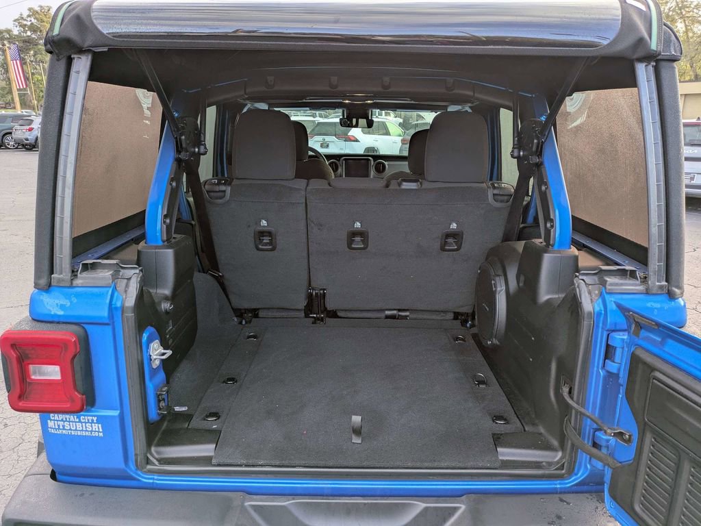 Used 2023 Jeep Wrangler Willys AWD/4WD image 14