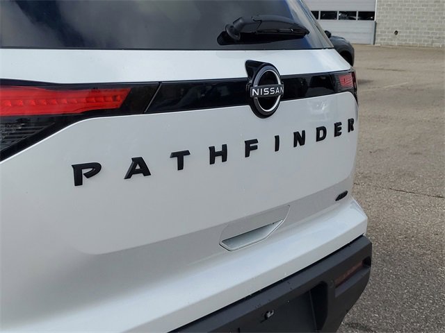 New 2025 Nissan Pathfinder SV w/ Black Appearance Package image 7