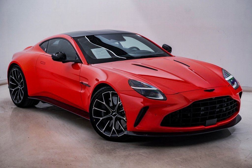 Used 2025 Aston Martin V8 Vantage Coupe image 3