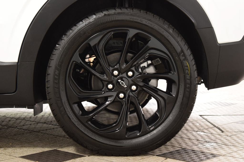New 2027 Chevrolet Bolt RS FWD image 27