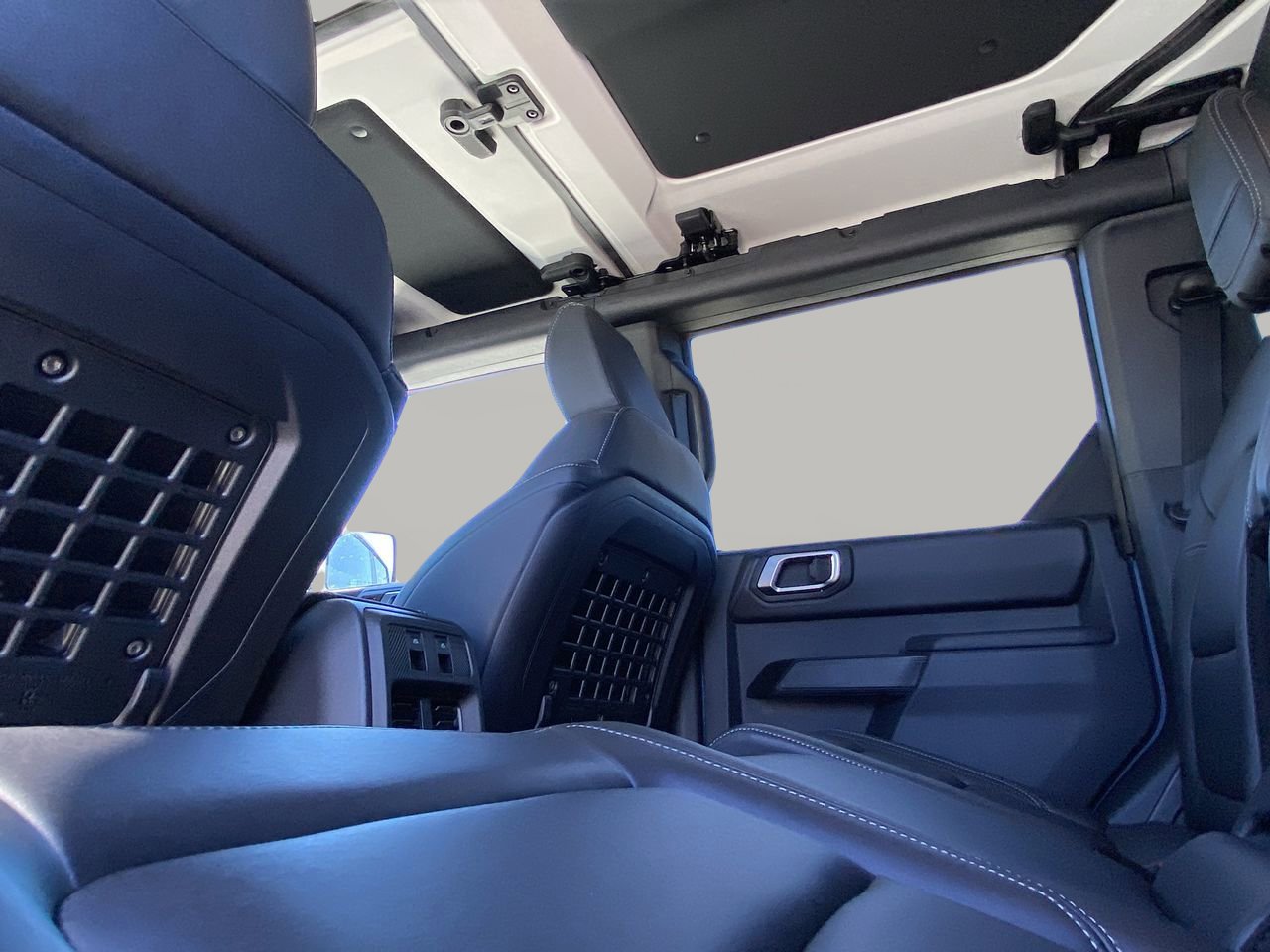 New 2025 Ford Bronco Badlands w/ Sasquatch Package AWD/4WD image 16