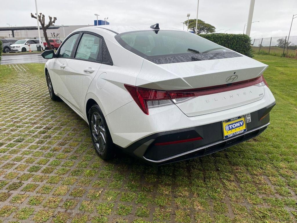 New 2026 Hyundai Elantra Hybrid FWD image 23