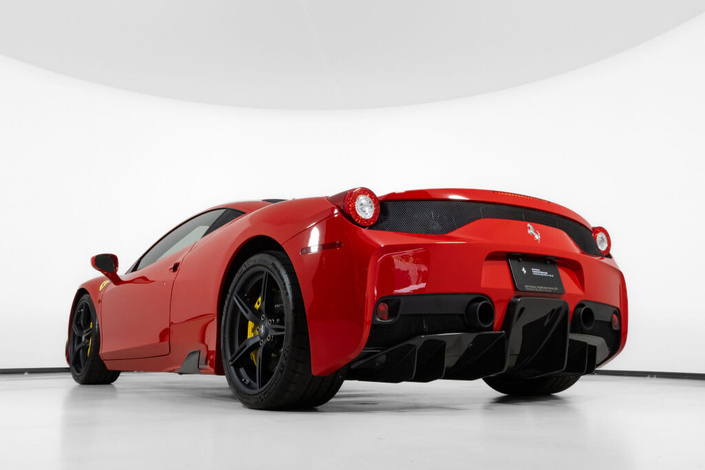 Used 2015 Ferrari 458 Speciale Coupe RWD image 18