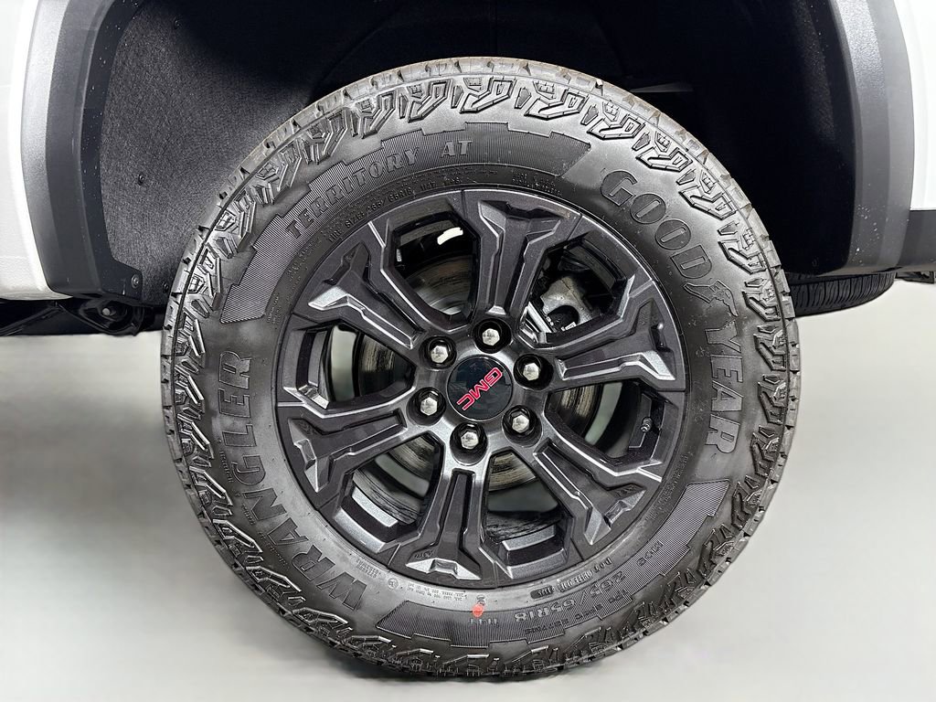 New 2025 GMC Canyon Elevation w/ Convenience Package image 31