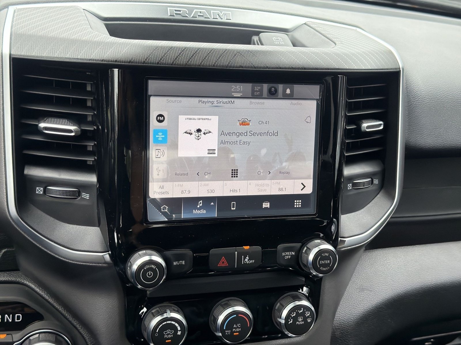 New 2026 RAM 1500 Express AWD/4WD image 18