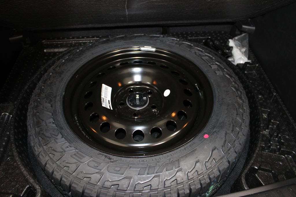 Used 2025 Jeep Compass Trailhawk image 35