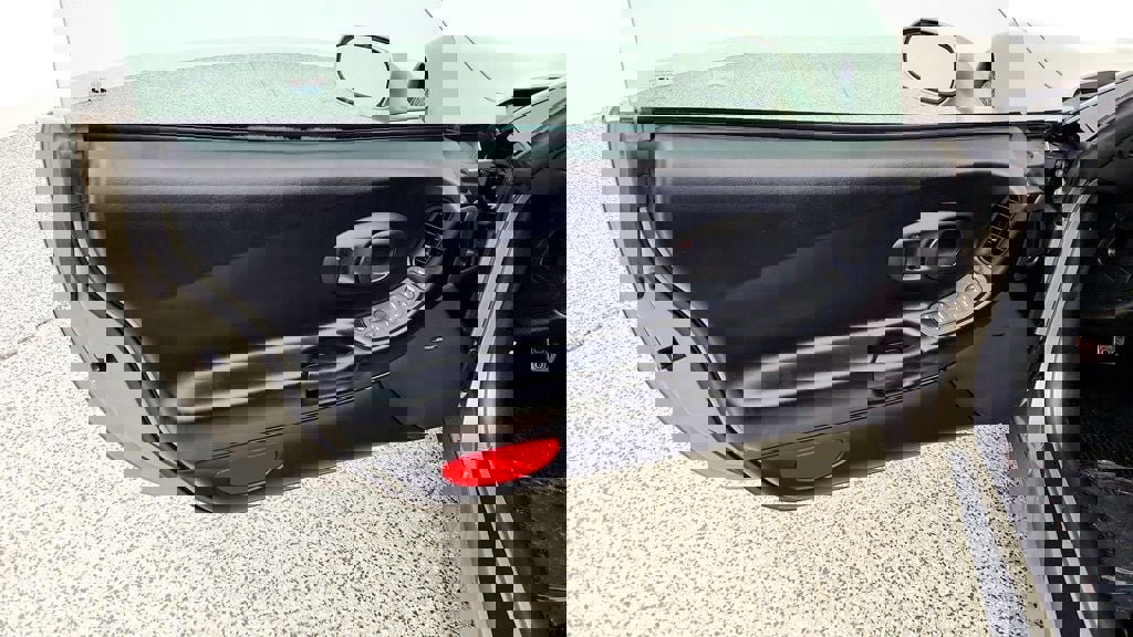 Used 2000 Chevrolet Corvette Convertible w/ Memory Pkg RWD image 11