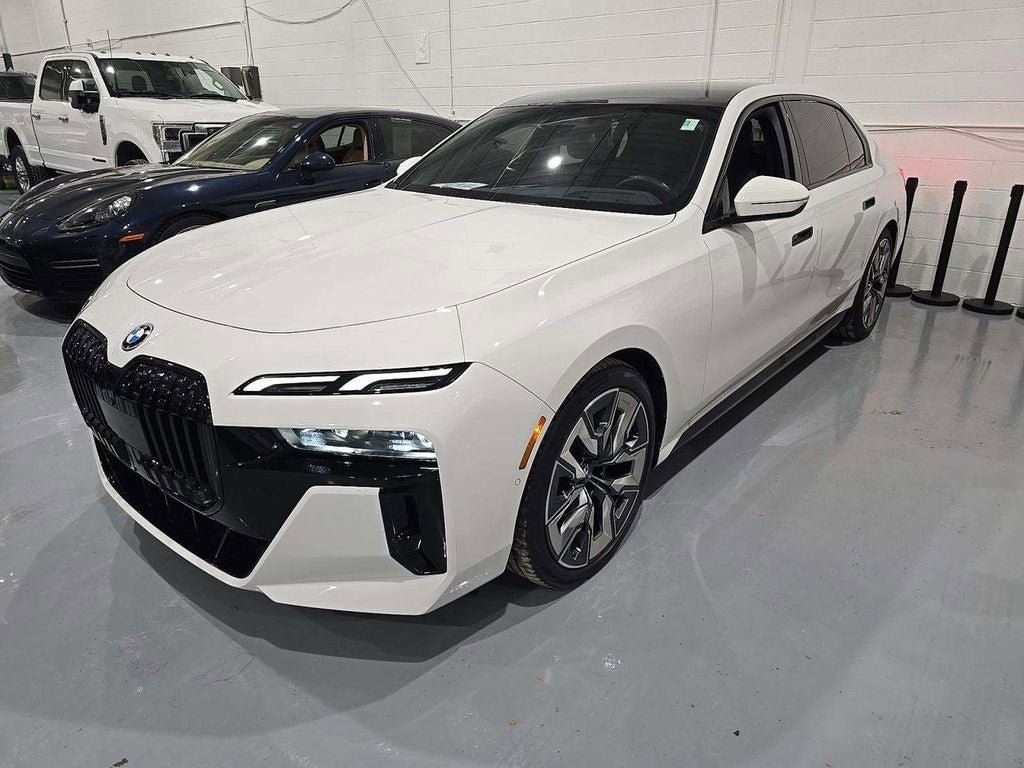Used 2024 BMW i7 xDrive60 AWD/4WD image 3
