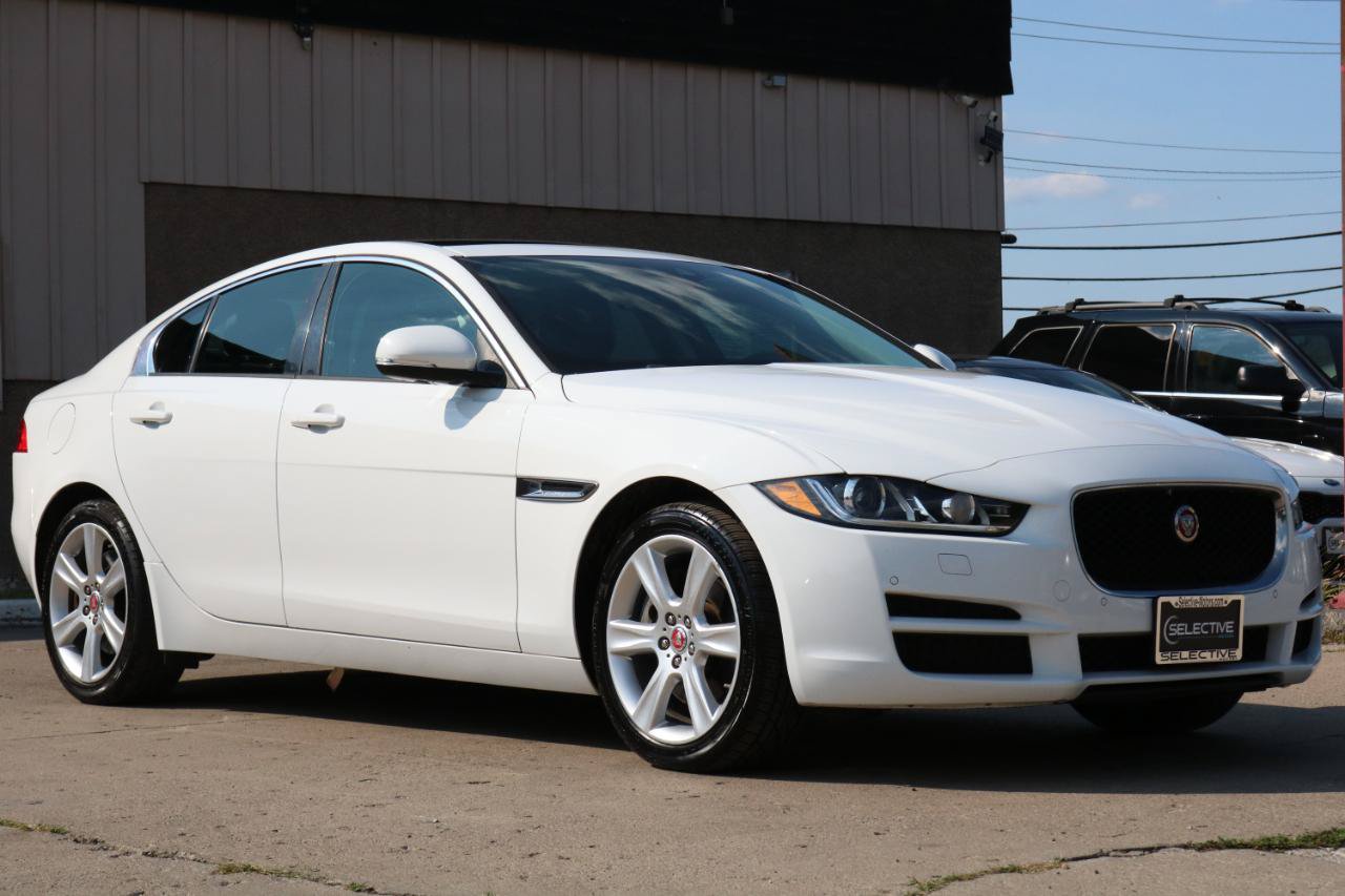 Used 2017 Jaguar XE Premium AWD/4WD image 4