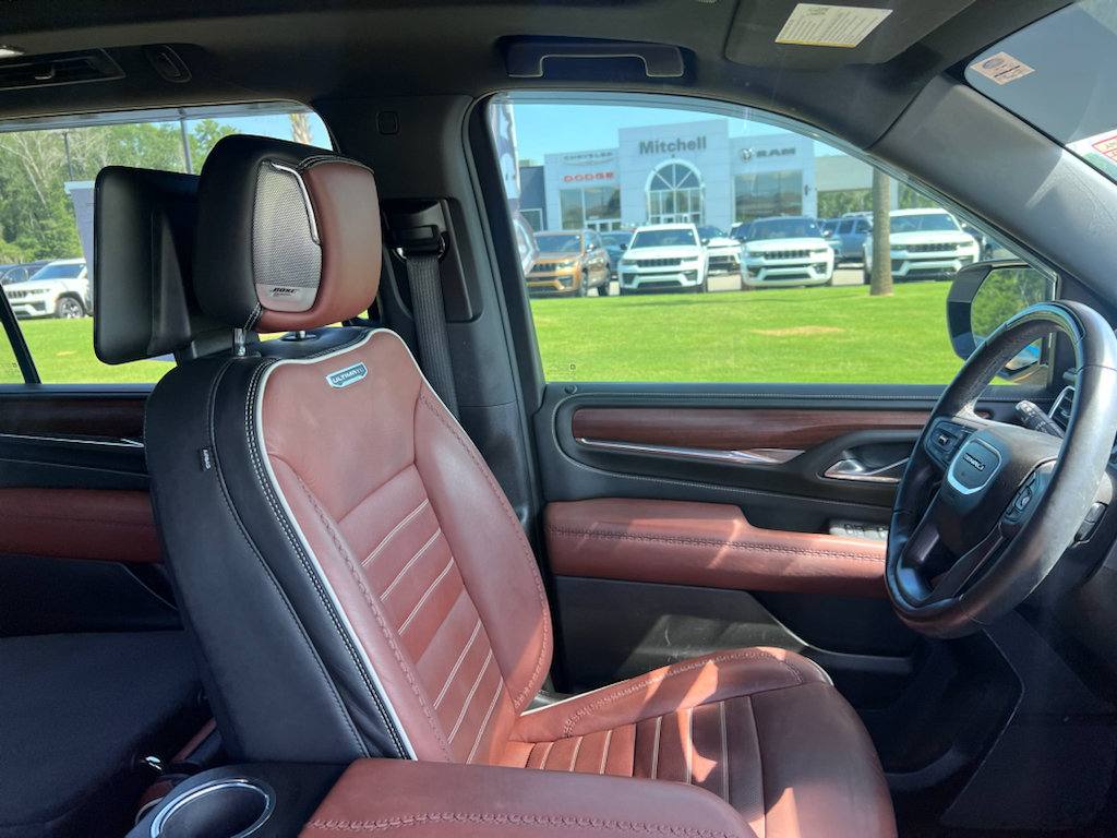 Used 2023 GMC Yukon XL Denali Ultimate AWD/4WD image 14