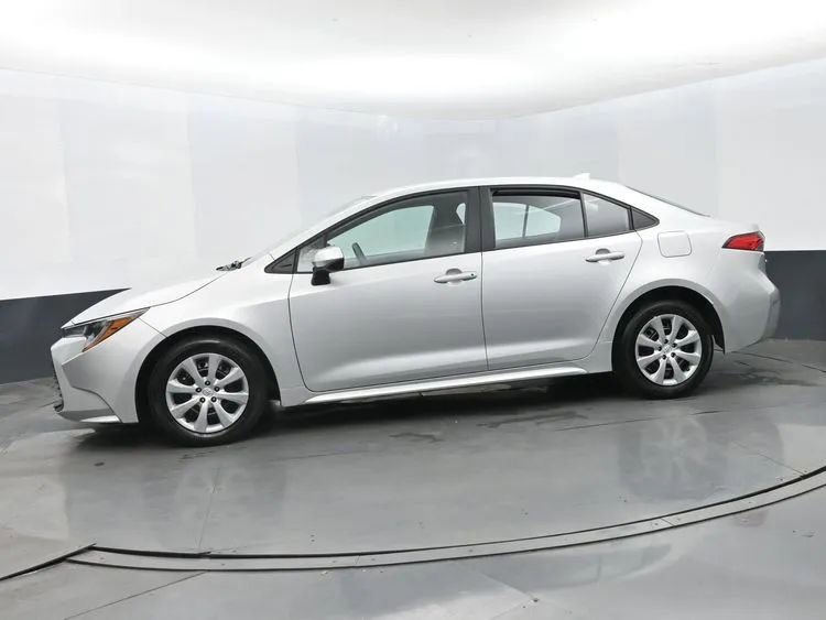 Used 2025 Toyota Corolla LE image 5