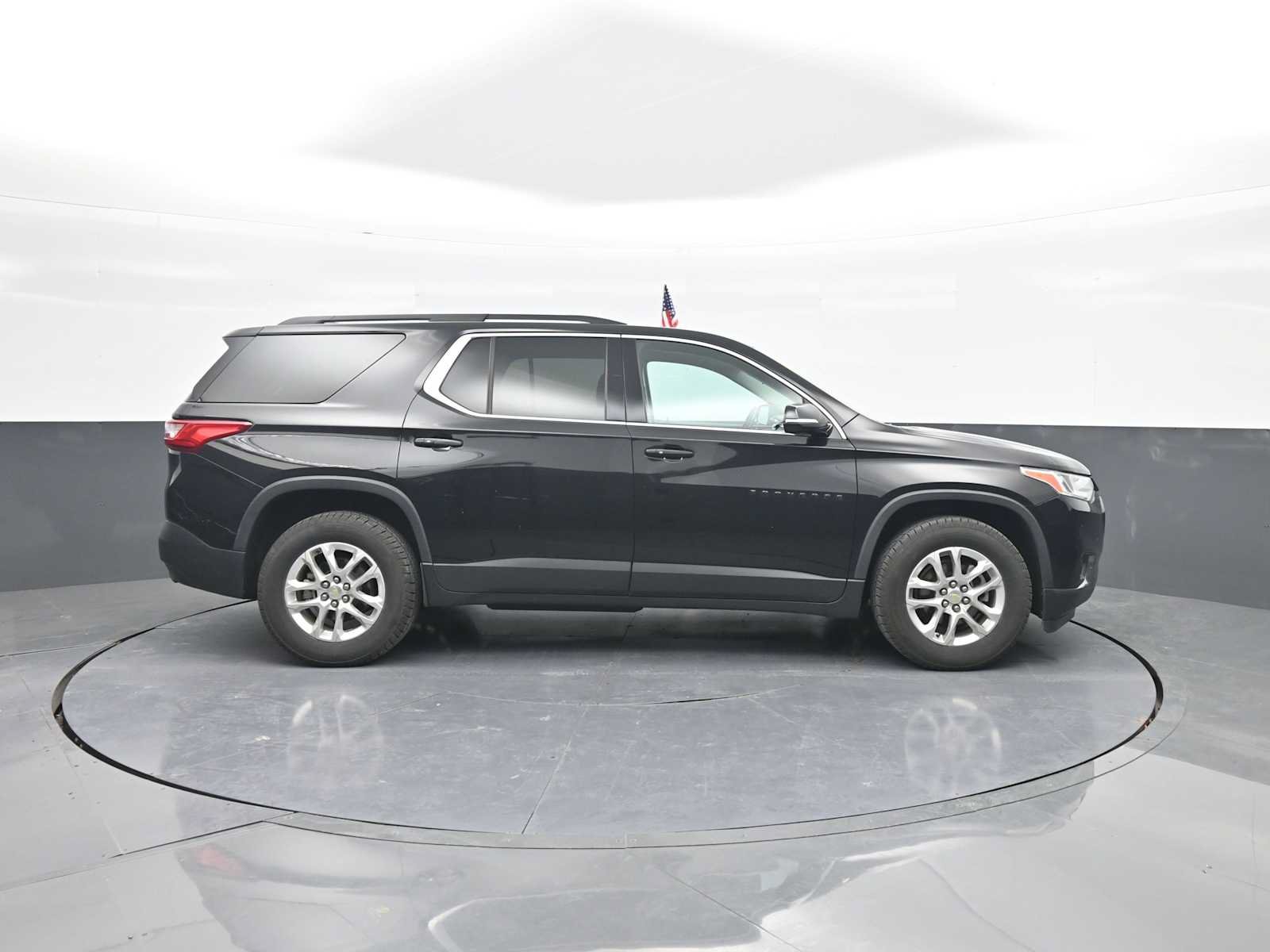 Used 2020 Chevrolet Traverse LT w/ LPO, Blackout Package AWD/4WD image 9