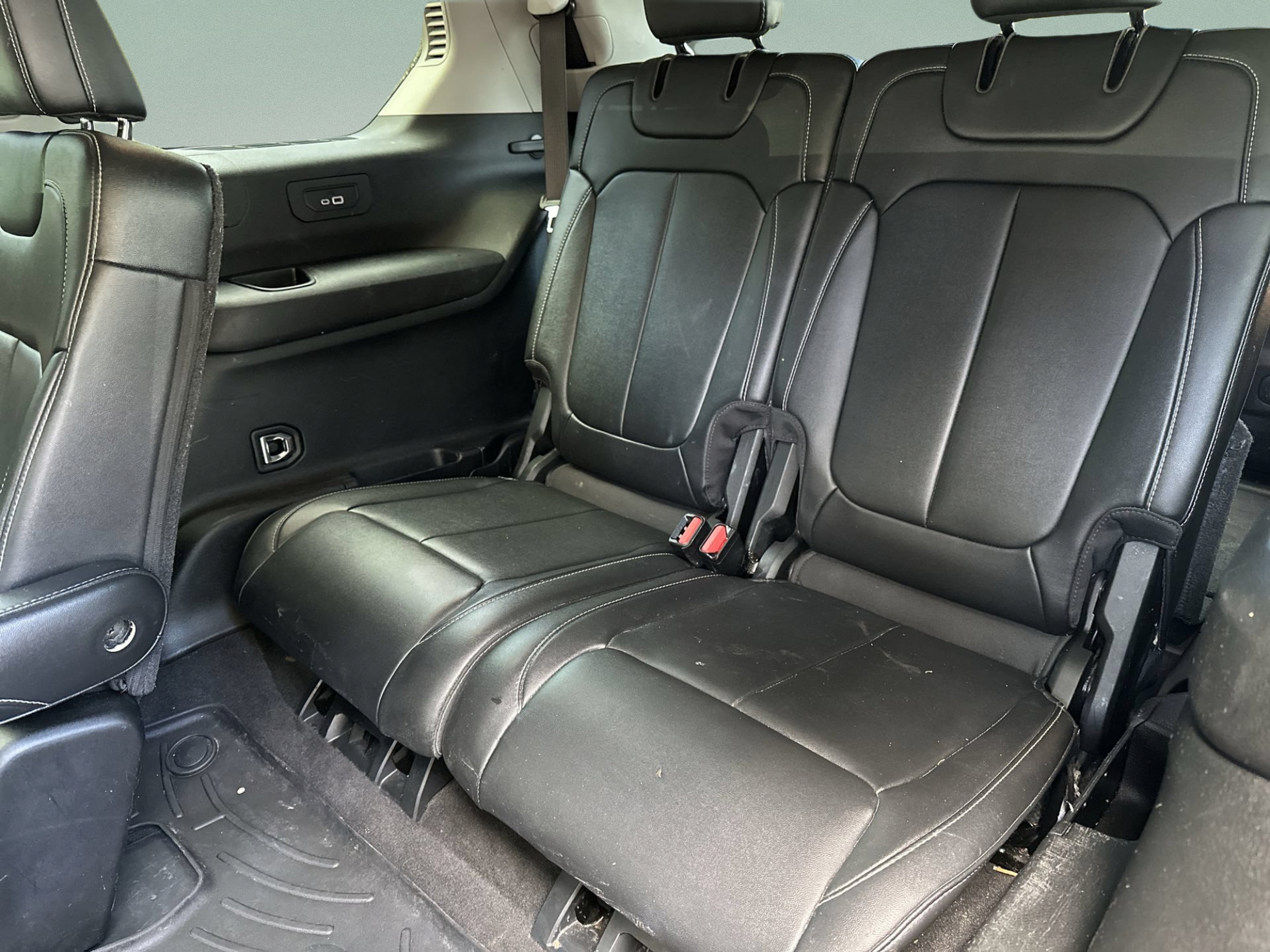 Used 2022 Jeep Grand Cherokee L Limited RWD image 24