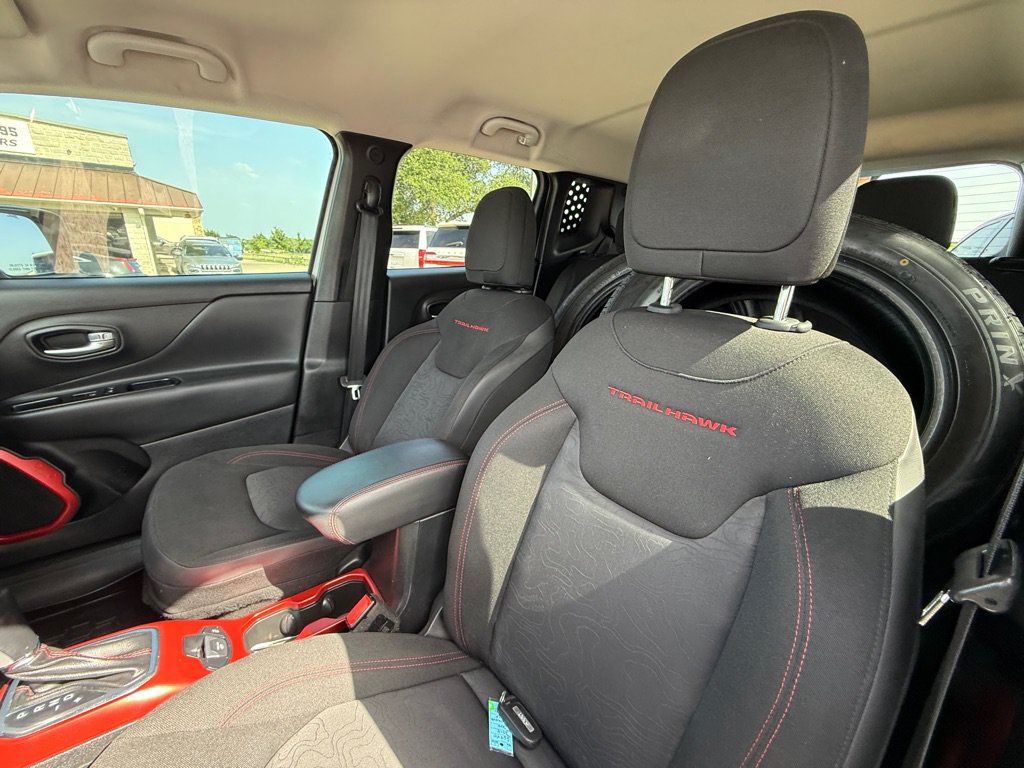 Used 2018 Jeep Renegade Trailhawk AWD/4WD image 12