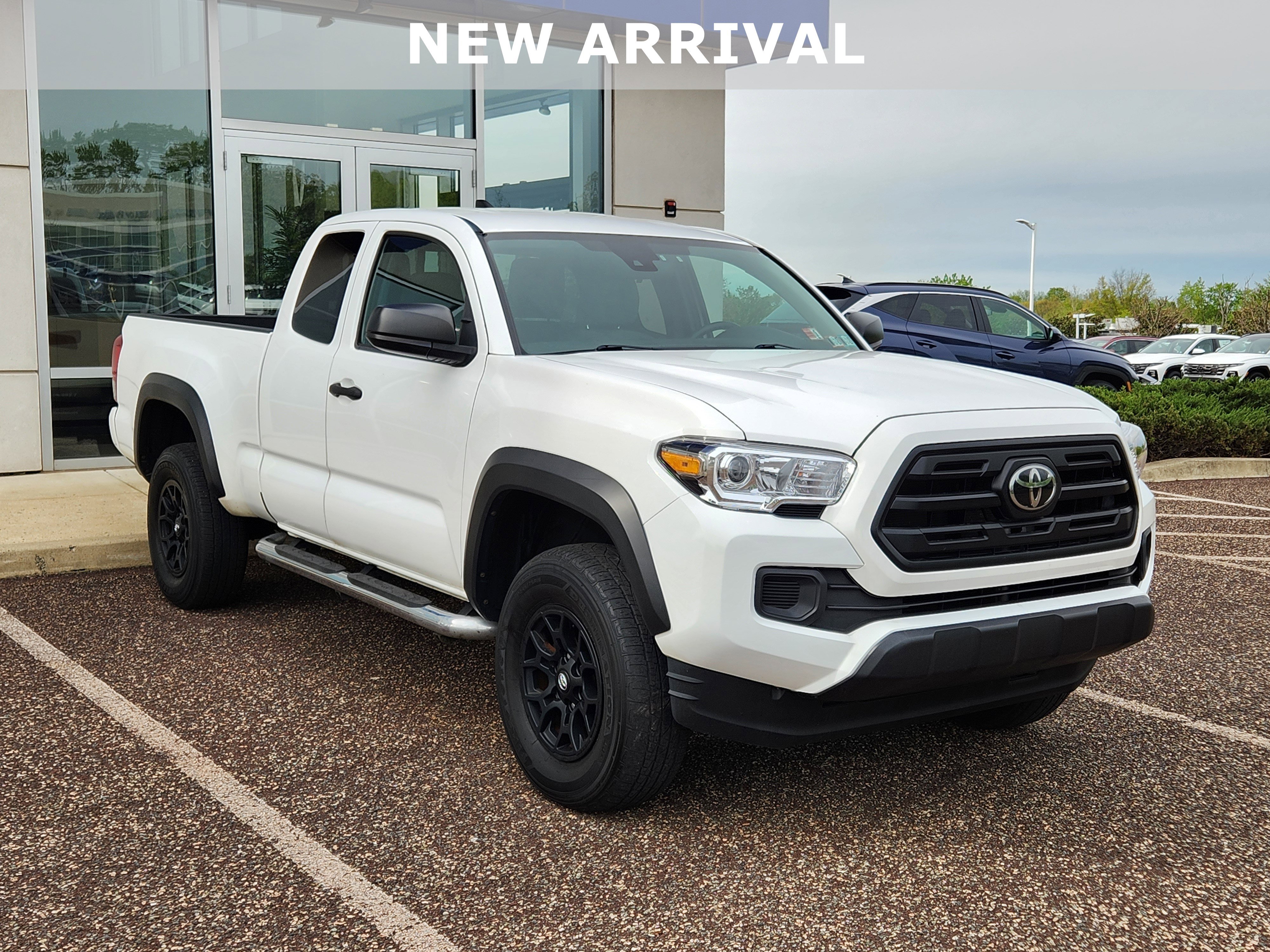 Used 2019 Toyota Tacoma SR w/ SX Package AWD/4WD image 1