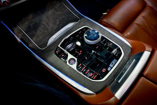 Used 2023 BMW X7 xDrive40i w/ Executive Package image 37