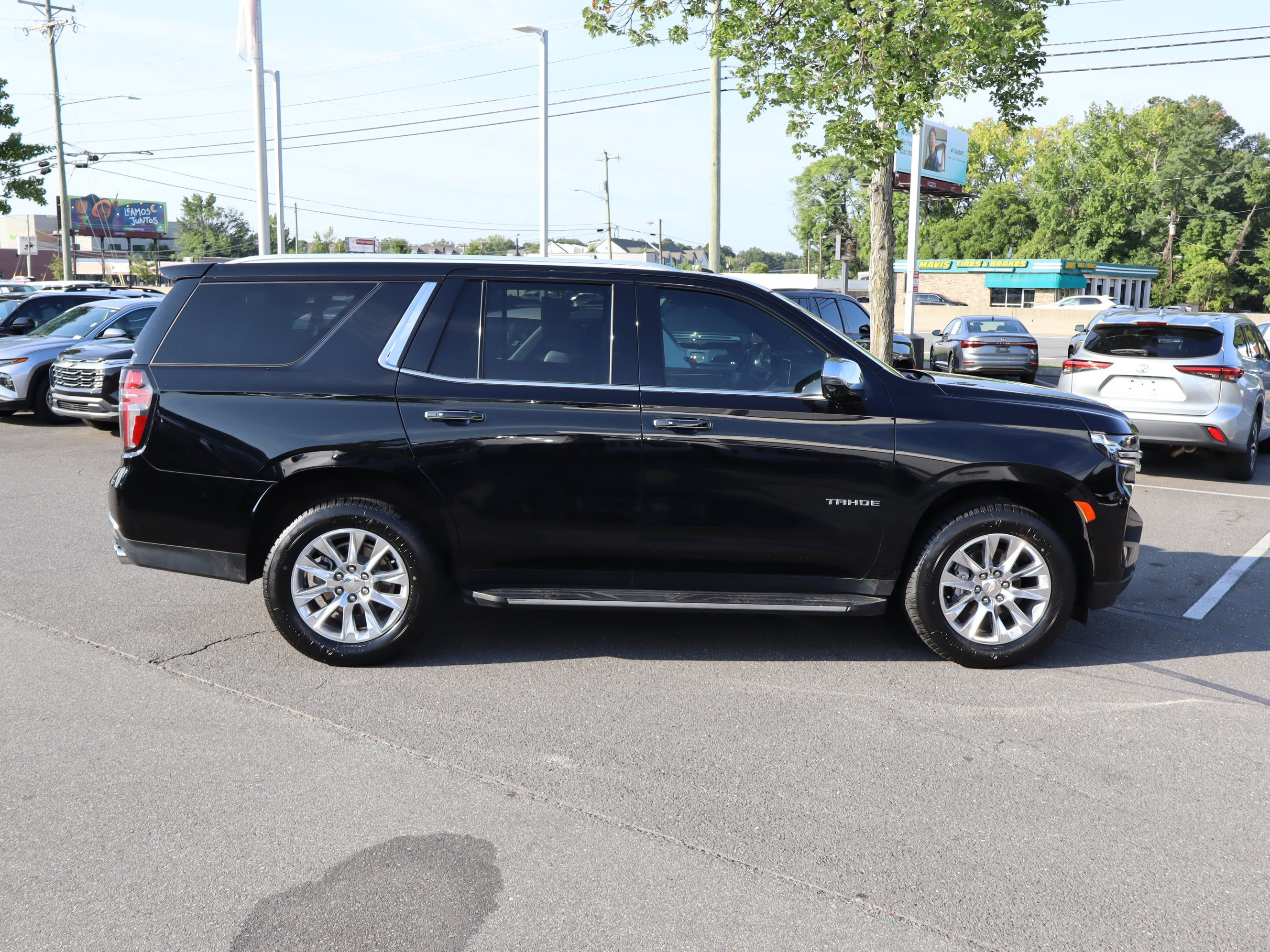 Used 2023 Chevrolet Tahoe Premier w/ Premium Package 2 AWD/4WD image 11