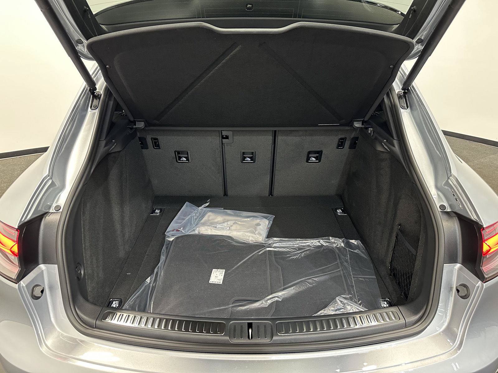 New 2026 Porsche Macan AWD/4WD image 37