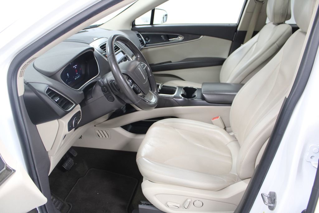 Used 2020 Lincoln Nautilus Reserve w/ Equipment Group 201A image 19