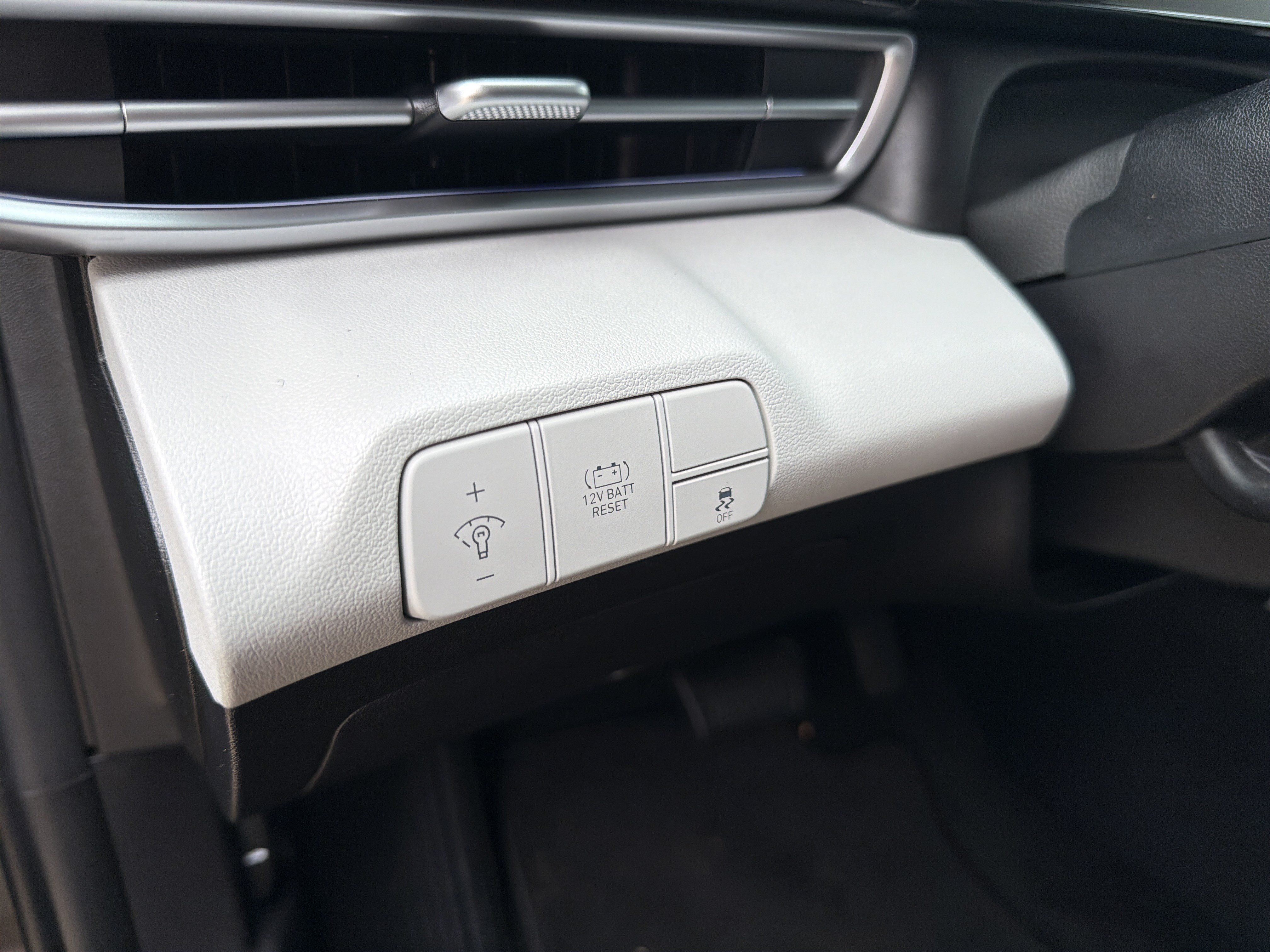 Used 2024 Hyundai Elantra Limited FWD image 14