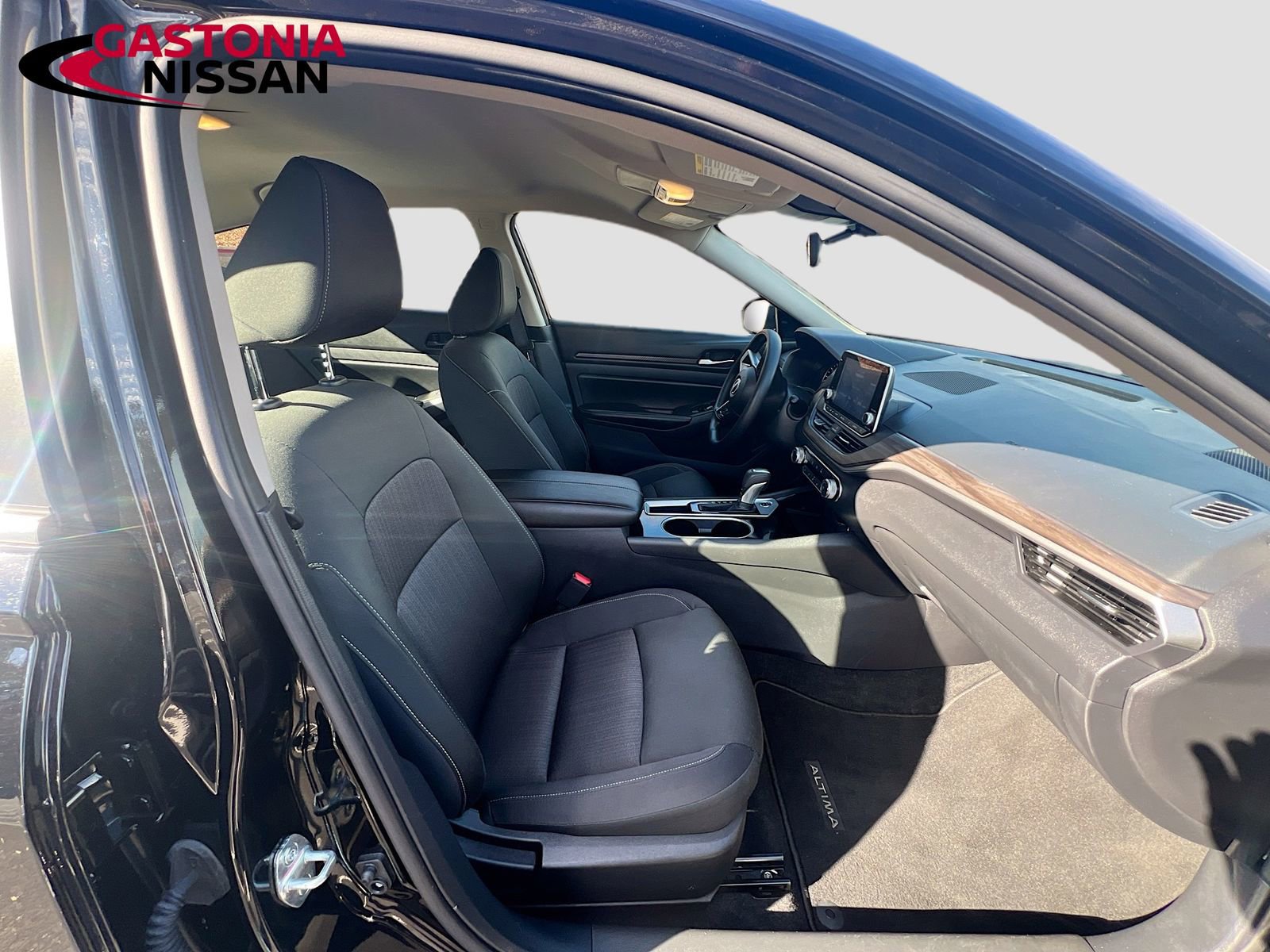 Used 2024 Nissan Altima 2.5 SV image 35