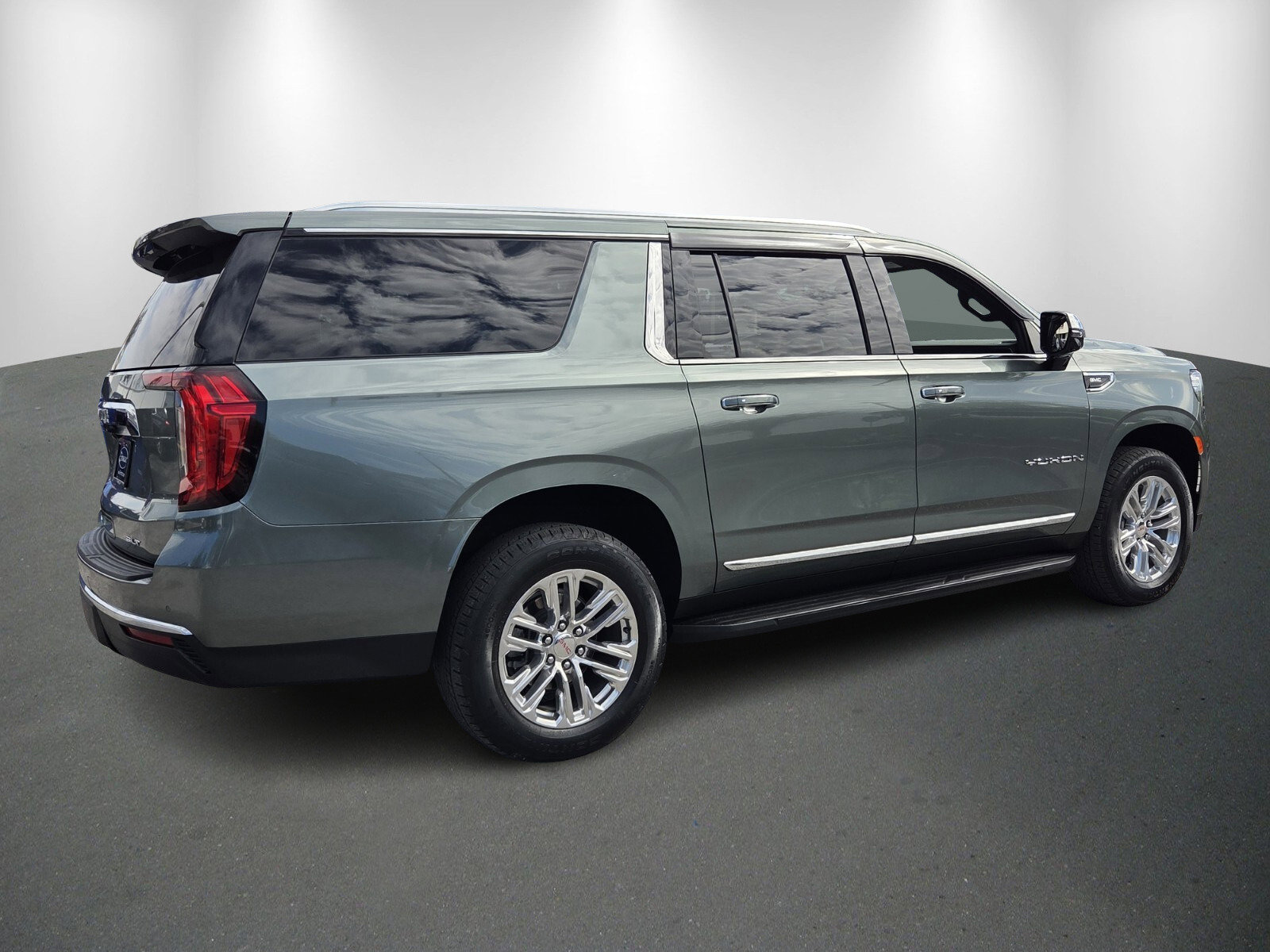 Used 2024 GMC Yukon XL SLT w/ SLT Luxury Package image 7