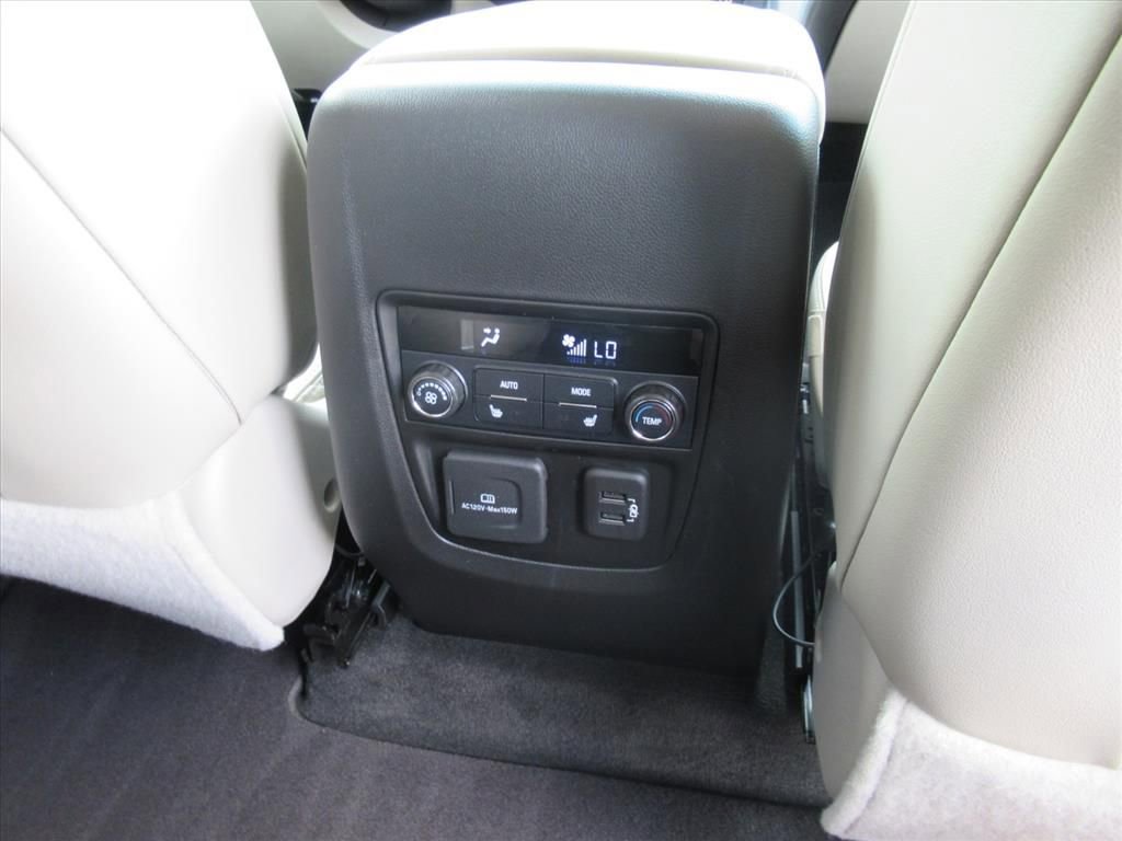 Used 2020 Buick Enclave Premium w/ Sun and Sites Package FWD image 31