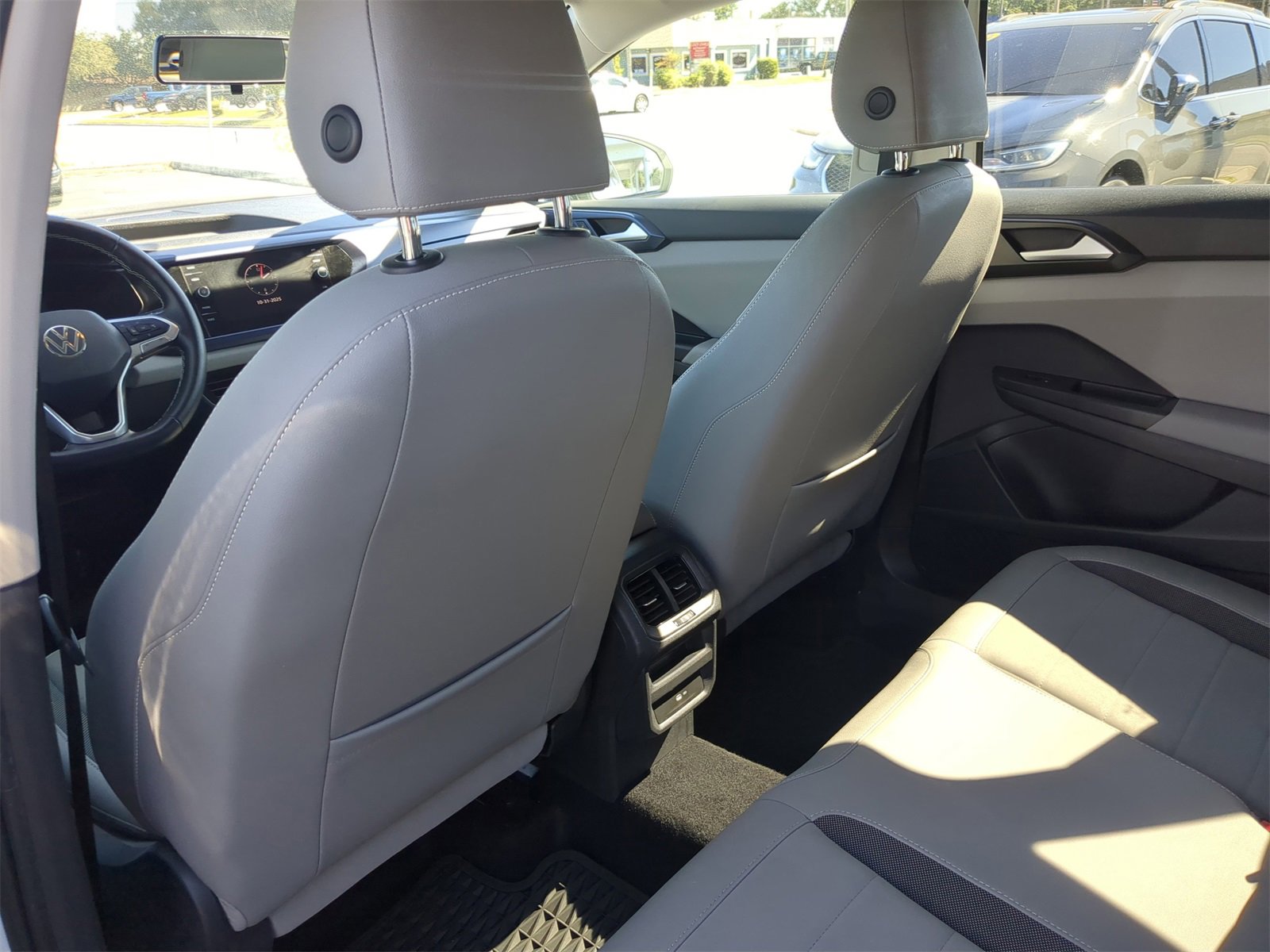 Used 2022 Volkswagen Taos SE image 13