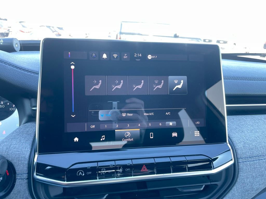 Used 2024 Jeep Compass Latitude image 15