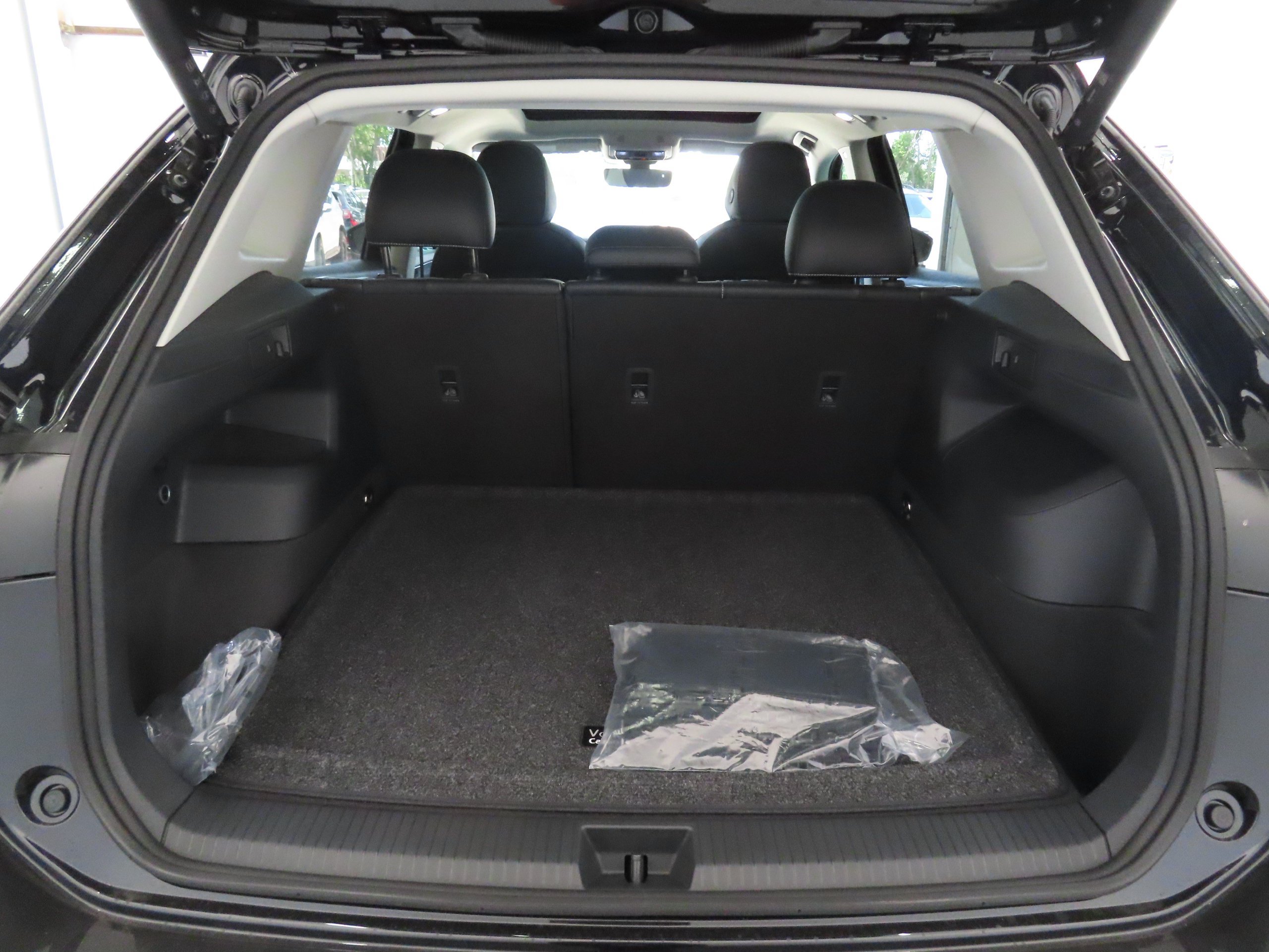 New 2026 Volkswagen Tiguan SE FWD image 19