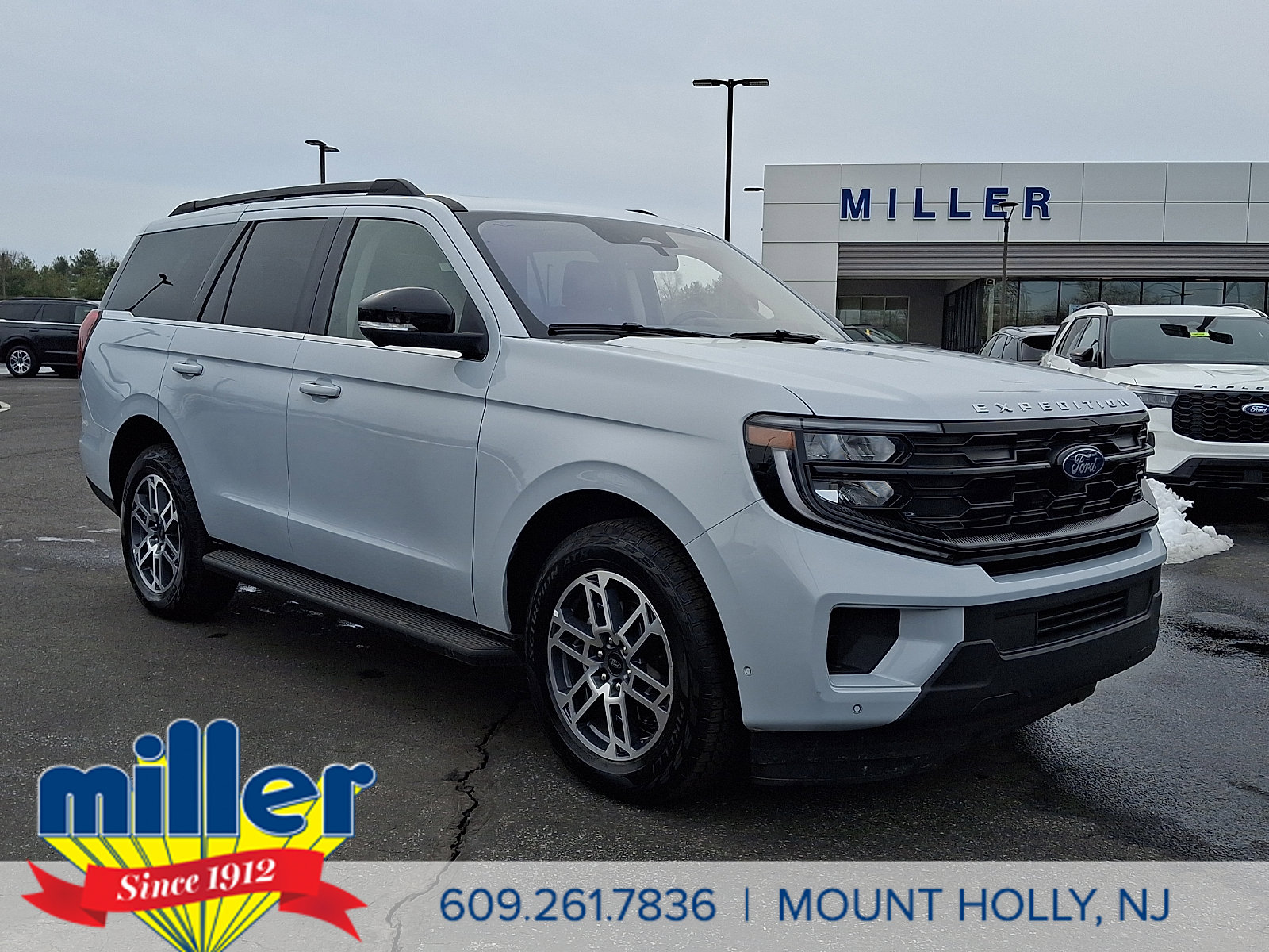 Used 2025 Ford Expedition Active image 1