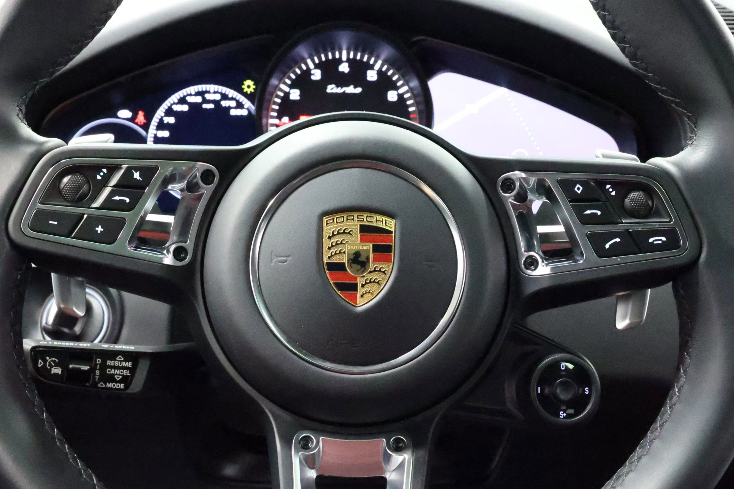 Used 2020 Porsche Cayenne Turbo image 27