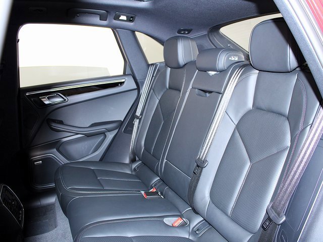 New 2026 Porsche Macan image 22