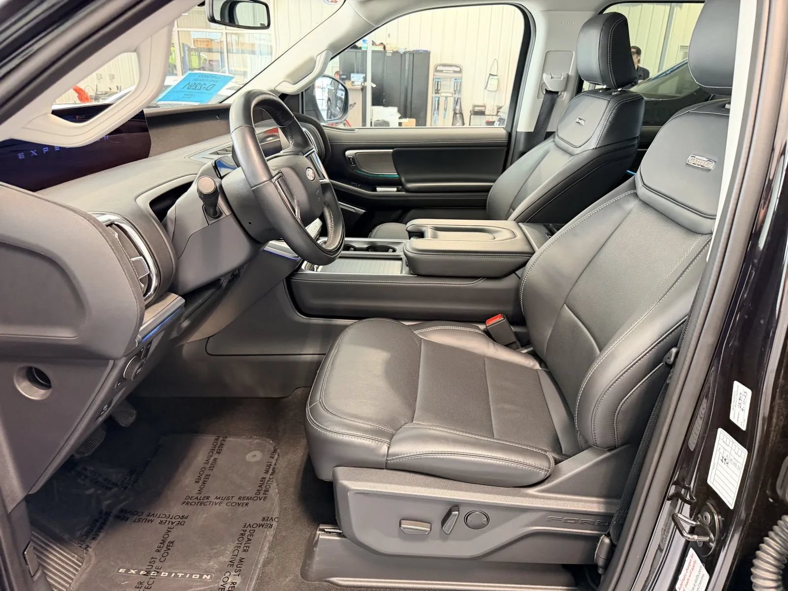 Used 2025 Ford Expedition Platinum AWD/4WD image 10