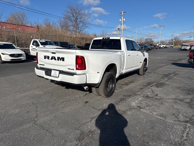 New 2026 RAM 3500 Laramie AWD/4WD image 15