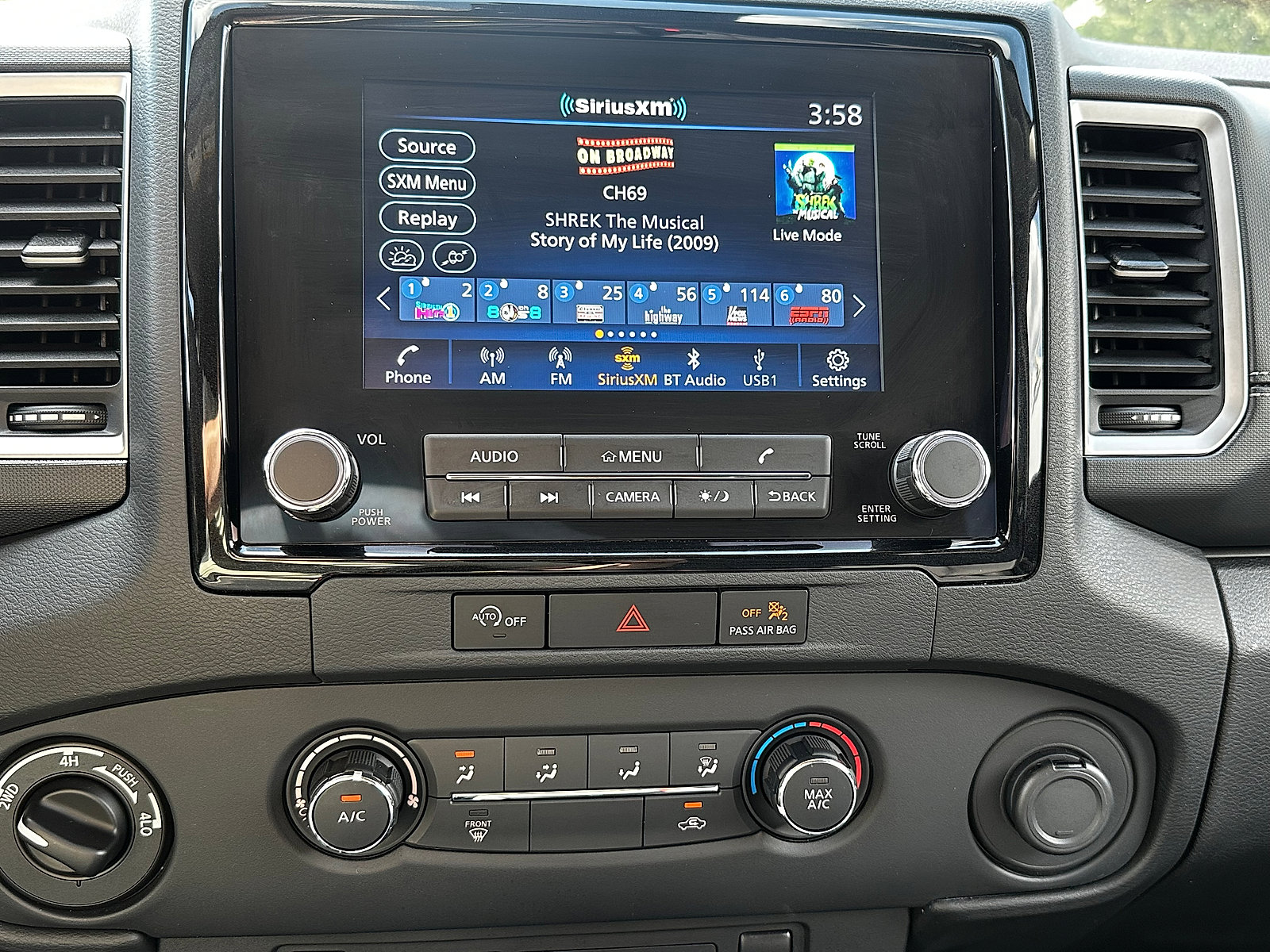 Used 2024 Nissan Frontier SV image 38