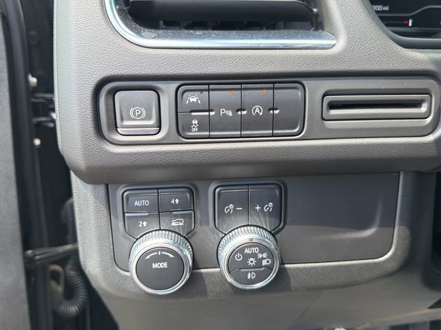 Used 2023 GMC Yukon SLE AWD/4WD image 12