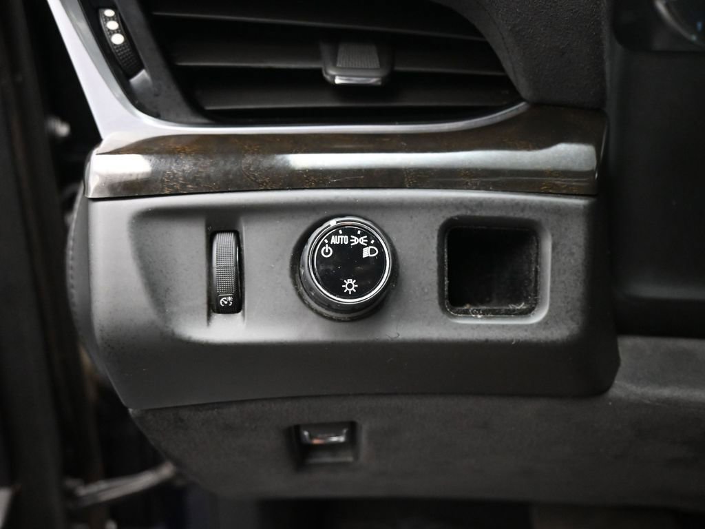 Used 2020 Cadillac Escalade Platinum image 15