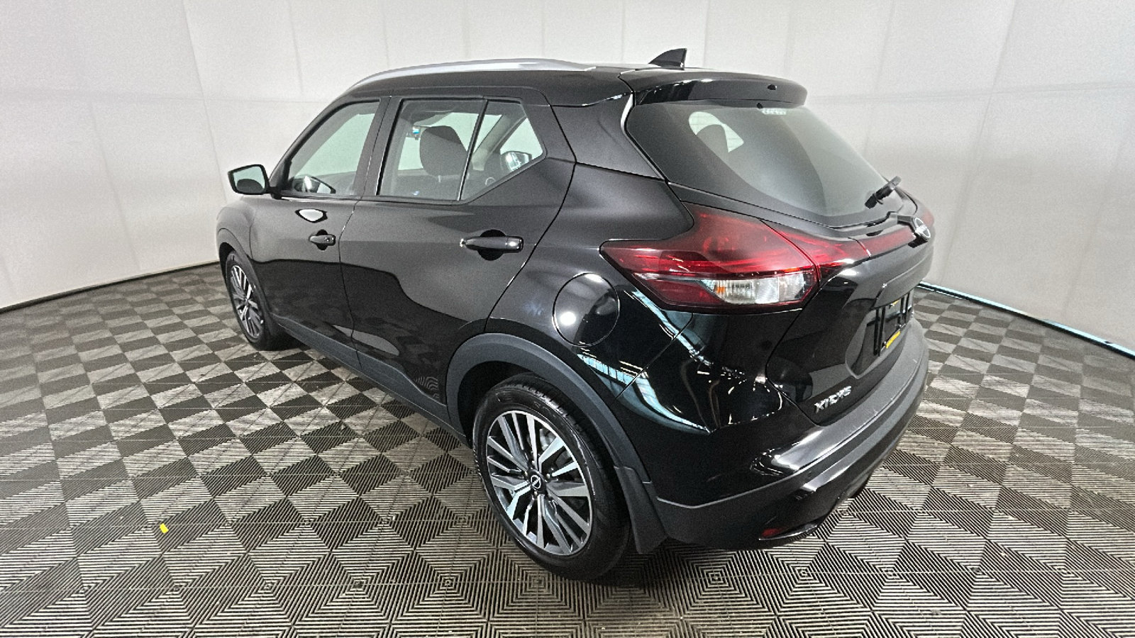 Used 2023 Nissan Kicks SV FWD image 5