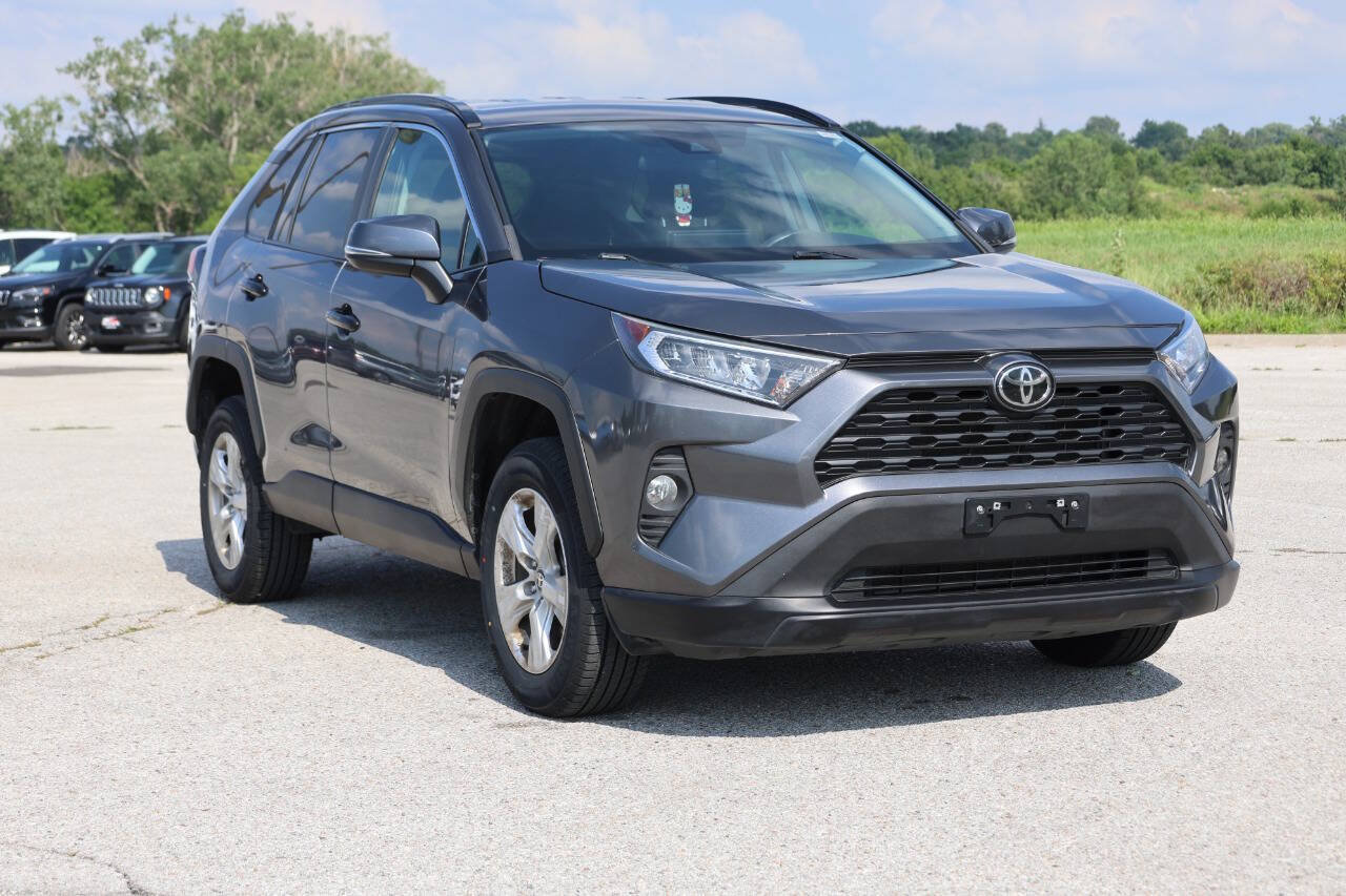 Used 2021 Toyota RAV4 XLE AWD/4WD image 4