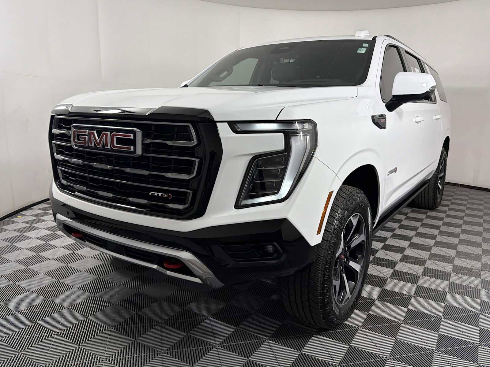 Certified 2025 GMC Yukon XL AT4 w/ AT4 Premium Plus Package image 3