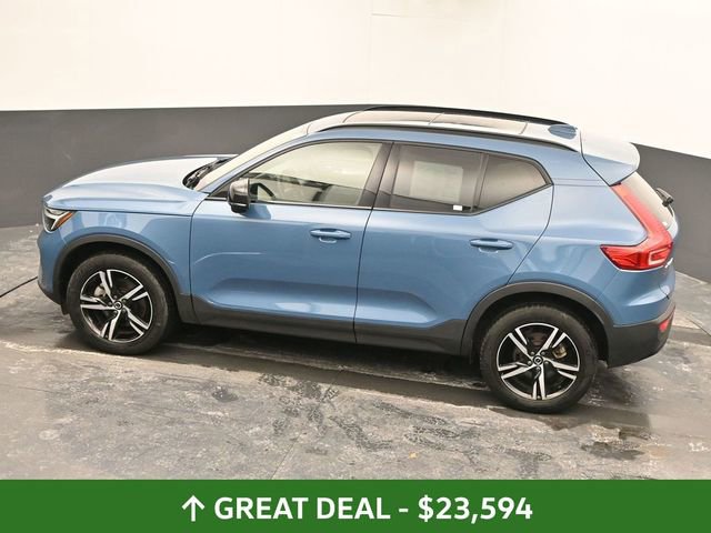 Used 2024 Volvo XC40 B5 Core image 40