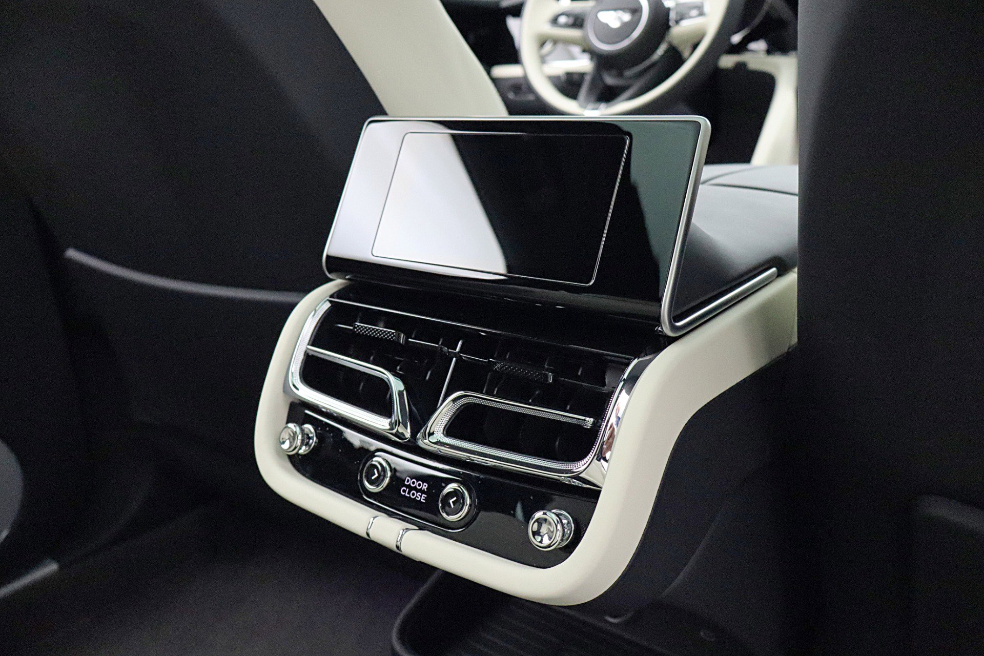 Used 2024 Bentley Bentayga Extended Wheelbase image 45